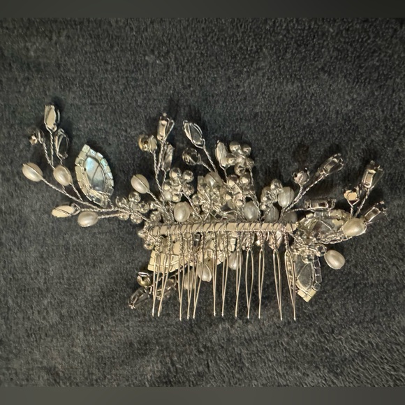 Elegant Crystal Pearl Silver Bridal Hair Comb - Picture 5 of 5
